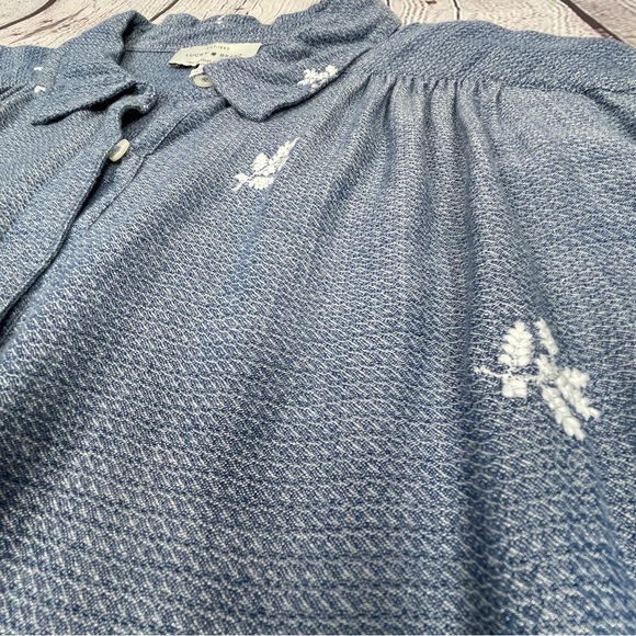 LUCKY BRAND women’s blue soft short sleeve shirt with floral embroidery, size M - Picture 5 of 15